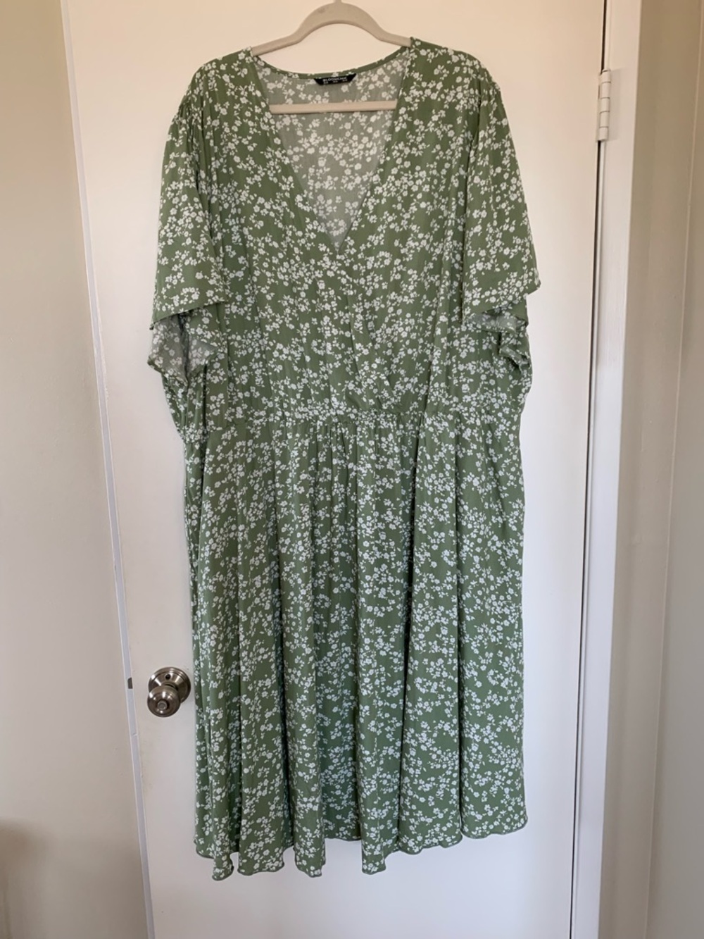 Bloomchic - Flutter Sleeve Ditsy Light Green Floral Pocket Dress Sz 30